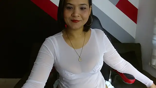 Snapshot of luna_merie chatting on November 22, 2025, 5:45 pm luna merie online show from November 22, 2025, 5:45 pm