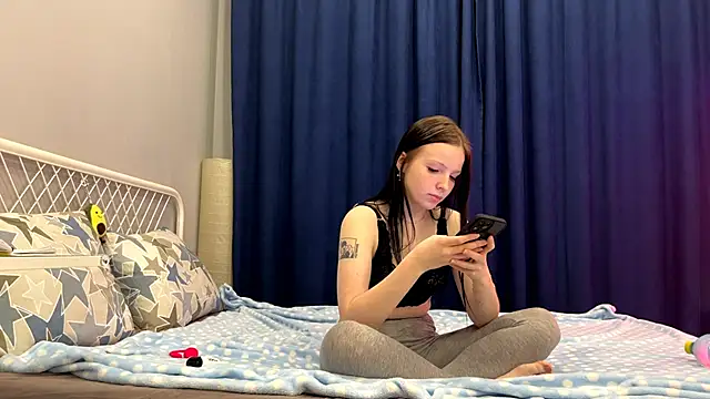 Snapshot of lunavoyce chatting on October 25, 2025, 12:32 am lunavoyce online show from October 25, 2025, 12:32 am