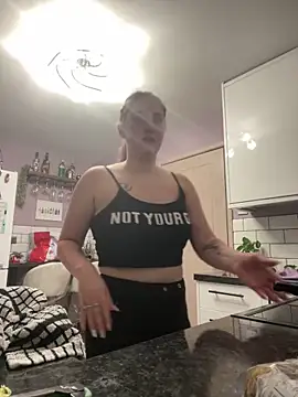 YourFrenchFeliciexo online show from October 27, 2025, 9:05 pm