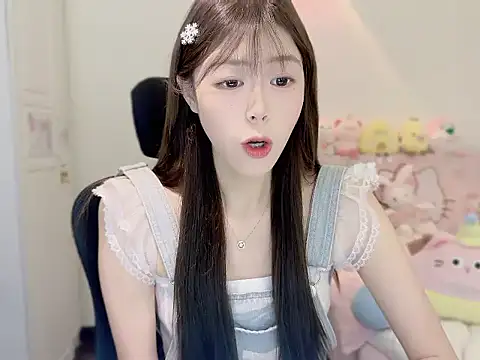 Snapshot of Onecutelittle chatting on October 28, 2025, 6:12 am Onecutelittle online show from October 28, 2025, 6:12 am