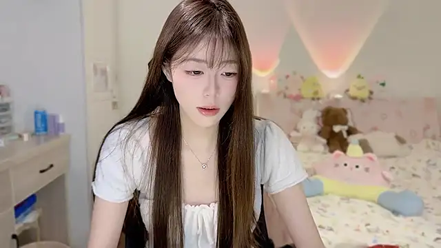 Snapshot of Onecutelittle chatting on November 10, 2025, 1:43 am Onecutelittle online show from November 10, 2025, 1:43 am