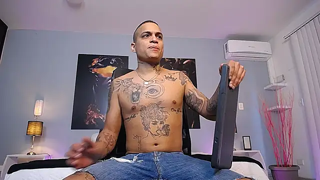 NoahDiaz online show from November 3, 2025, 1:26 pm