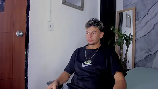 Snapshot of Alan-Smith1 chatting on November 15, 2025, 7:51 pm Alan-Smith1 online show from November 15, 2025, 7:51 pm