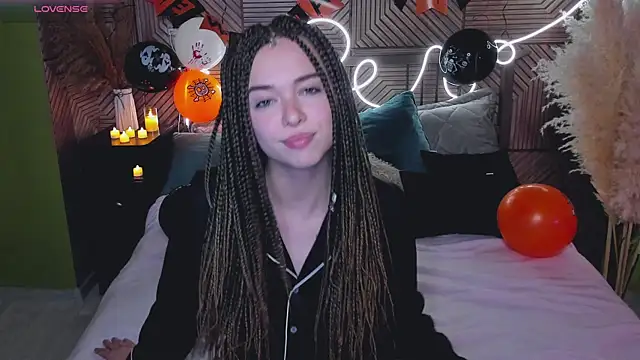 Snapshot of _HypeQueen_ chatting on October 19, 2025, 9:39 pm HypeQueen online show from October 19, 2025, 9:39 pm