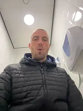 Snapshot of Rotteei1 chatting on December 4, 2025, 9:19 am Rotteei1 online show from December 4, 2025, 9:19 am