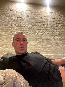 Snapshot of Rotteei1 chatting on November 4, 2025, 6:44 pm Rotteei1 online show from November 4, 2025, 6:44 pm