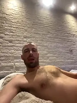 Snapshot of Rotteei1 chatting on November 18, 2025, 5:33 am Rotteei1 online show from November 18, 2025, 5:33 am