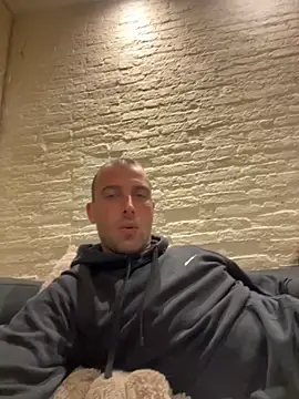 Snapshot of Rotteei1 chatting on November 26, 2025, 8:31 pm Rotteei1 online show from November 26, 2025, 8:31 pm