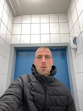 Snapshot of Rotteei1 chatting on November 28, 2025, 2:17 pm Rotteei1 online show from November 28, 2025, 2:17 pm