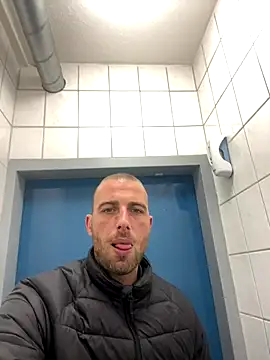 Snapshot of Rotteei1 chatting on November 17, 2025, 12:31 pm Rotteei1 online show from November 17, 2025, 12:31 pm