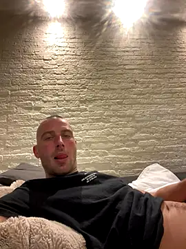 Snapshot of Rotteei1 chatting on November 8, 2025, 1:36 pm Rotteei1 online show from November 8, 2025, 1:36 pm