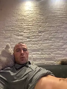 Snapshot of Rotteei1 chatting on November 24, 2025, 5:35 pm Rotteei1 online show from November 24, 2025, 5:35 pm