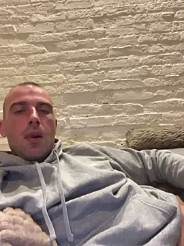 Snapshot of Rotteei1 chatting on October 19, 2025, 6:10 pm Rotteei1 online show from October 19, 2025, 6:10 pm