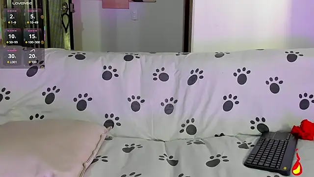 Snapshot of Nikki__uwu chatting on March 9, 2026, 7:50 pm Nikki uwu online show from March 9, 2026, 7:50 pm