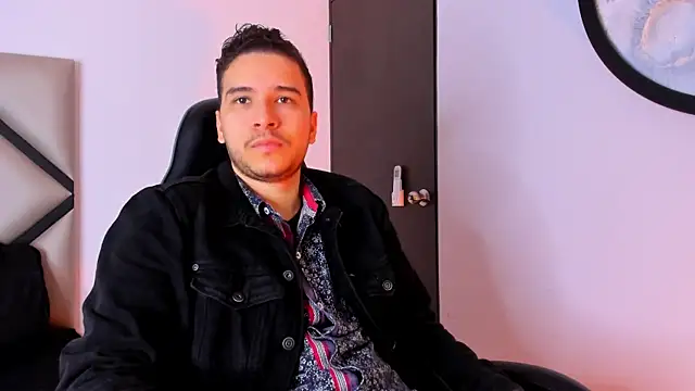 Snapshot of mike_257 chatting on October 22, 2025, 12:04 pm mike 257 online show from October 22, 2025, 12:04 pm