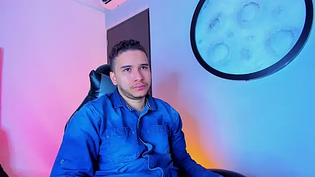 Snapshot of mike_257 chatting on November 26, 2025, 11:43 am mike 257 online show from November 26, 2025, 11:43 am