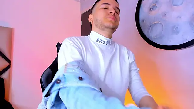 Snapshot of mike_257 chatting on November 15, 2025, 11:47 am mike 257 online show from November 15, 2025, 11:47 am