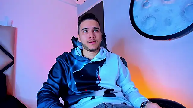 Snapshot of mike_257 chatting on November 22, 2025, 12:15 pm mike 257 online show from November 22, 2025, 12:15 pm