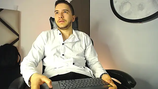 Snapshot of mike_257 chatting on December 3, 2025, 11:53 am mike 257 online show from December 3, 2025, 11:53 am