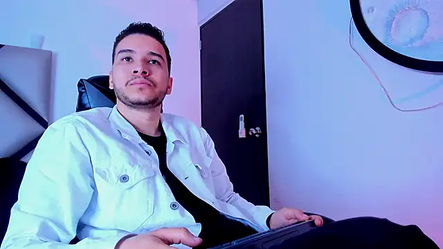 Snapshot of mike_257 chatting on November 4, 2025, 11:47 am mike 257 online show from November 4, 2025, 11:47 am