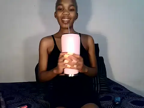 Snapshot of MinnieBee101 chatting on October 23, 2025, 1:26 am MinnieBee101 online show from October 23, 2025, 1:26 am