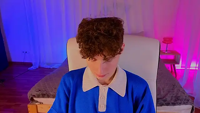 Snapshot of crisp1n chatting on November 9, 2025, 4:22 pm crisp1n online show from November 9, 2025, 4:22 pm