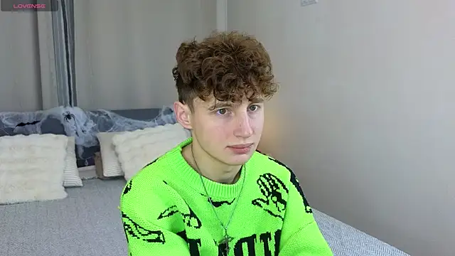 Snapshot of crisp1n chatting on November 8, 2025, 3:04 pm crisp1n online show from November 8, 2025, 3:04 pm