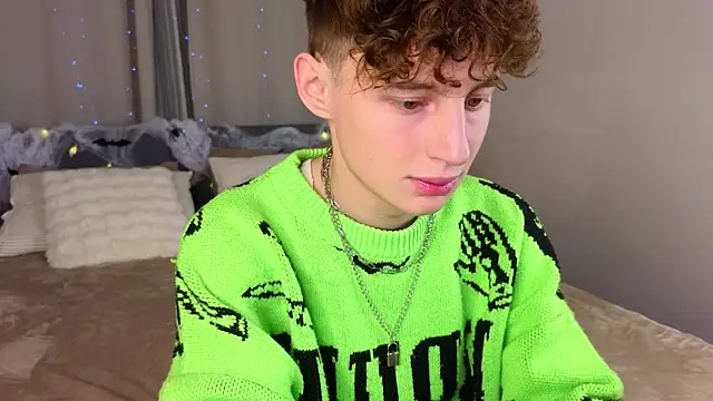 Snapshot of crisp1n chatting on October 25, 2025, 3:01 pm crisp1n online show from October 25, 2025, 3:01 pm