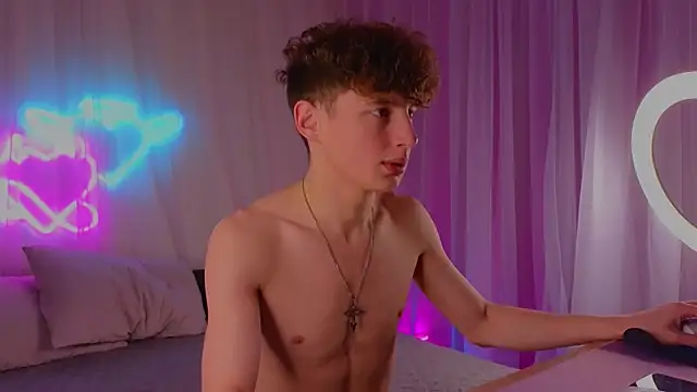 Snapshot of crisp1n chatting on November 19, 2025, 7:25 pm crisp1n online show from November 19, 2025, 7:25 pm