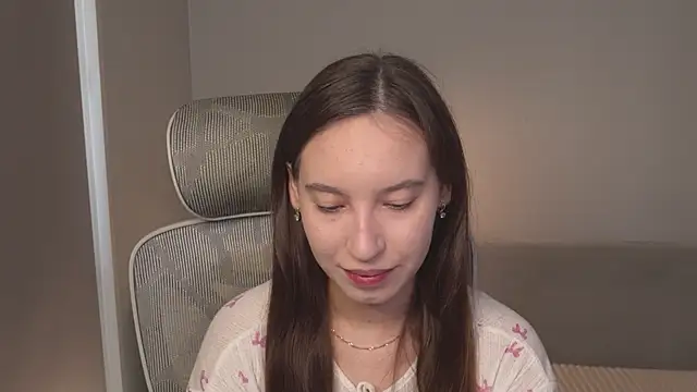 Snapshot of WhyEmmyCry chatting on July 13, 2026, 5:40 am WhyEmmyCry online show from July 13, 2026, 5:40 am