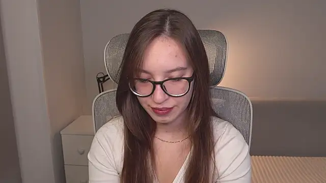 Snapshot of WhyEmmyCry chatting on June 7, 2026, 5:34 am WhyEmmyCry online show from June 7, 2026, 5:34 am