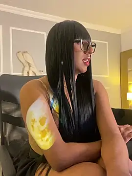 Snapshot of IsabellaDarrell_ts chatting on March 10, 2026, 2:43 pm IsabellaDarrell ts online show from March 10, 2026, 2:43 pm