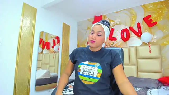 NahomiWalker  online show from February 16, 2026, 7:45 pm