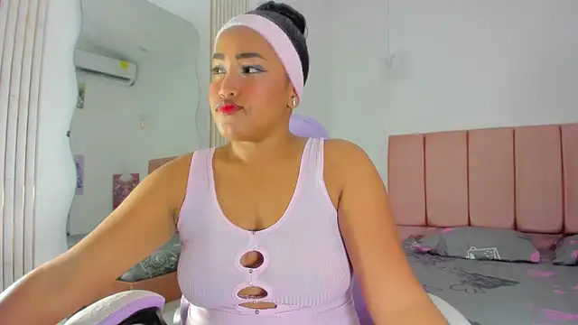 NahomiWalker  online show from January 16, 2026, 7:40 pm