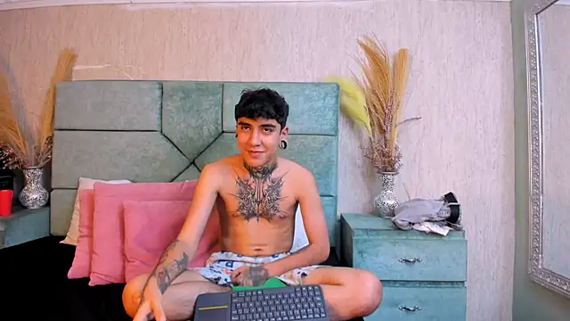 Snapshot of SantiOlsen chatting on October 31, 2025, 5:09 pm SantiOlsen online show from October 31, 2025, 5:09 pm