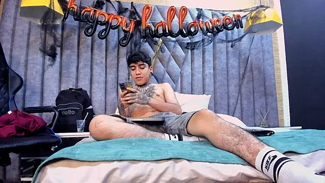 Snapshot of SantiOlsen chatting on October 30, 2025, 12:03 pm SantiOlsen online show from October 30, 2025, 12:03 pm