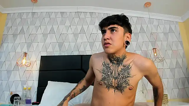 Snapshot of SantiOlsen chatting on December 14, 2025, 12:22 pm SantiOlsen online show from December 14, 2025, 12:22 pm