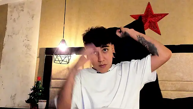 Snapshot of SantiOlsen chatting on November 29, 2025, 3:06 am SantiOlsen online show from November 29, 2025, 3:06 am