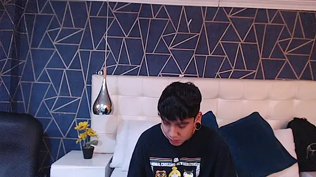 Snapshot of SantiOlsen chatting on October 29, 2025, 11:31 am SantiOlsen online show from October 29, 2025, 11:31 am