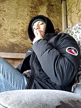 bbyxklaus online show from November 25, 2025, 11:10 am