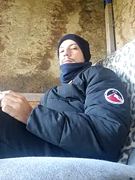 bbyxklaus online show from November 18, 2025, 12:41 pm