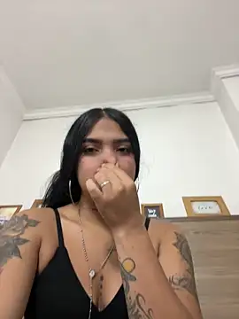 Snapshot of Demon_foxes chatting on November 25, 2025, 8:31 pm Demon foxes online show from November 25, 2025, 8:31 pm