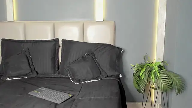 ArohomLester online show from December 3, 2025, 11:20 am