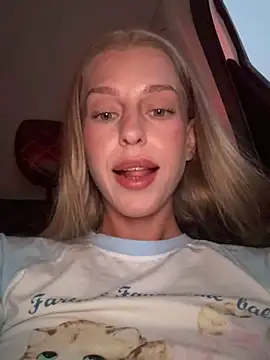 kira mia online show from March 1, 2026, 3:23 pm