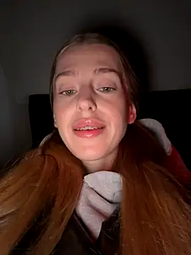 kira mia online show from November 28, 2025, 3:34 pm