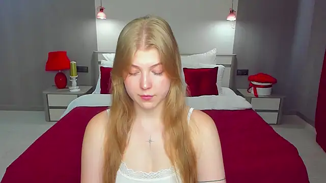 Snapshot of Stella_Light chatting on July 13, 2026, 5:51 am Stella Light online show from July 13, 2026, 5:51 am