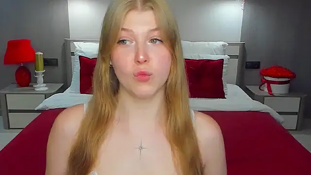 Snapshot of Stella_Light chatting on July 17, 2026, 5:32 pm Stella Light online show from July 17, 2026, 5:32 pm