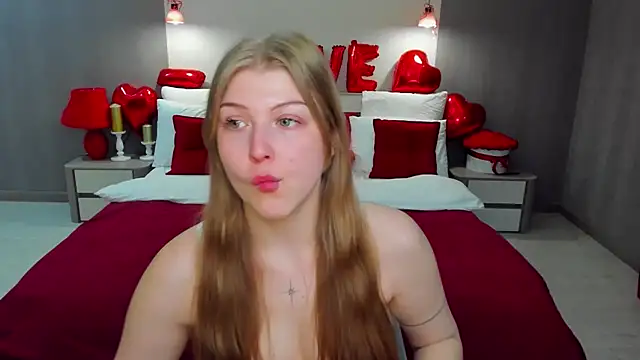 Snapshot of Stella_Light chatting on February 13, 2026, 8:20 pm Stella Light online show from February 13, 2026, 8:20 pm