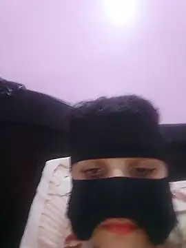 SandyAmr online show from June 21, 2026, 8:42 am