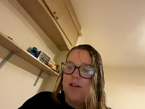 Snapshot of Scarletcum22 chatting on November 4, 2025, 7:01 am Scarletcum22 online show from November 4, 2025, 7:01 am